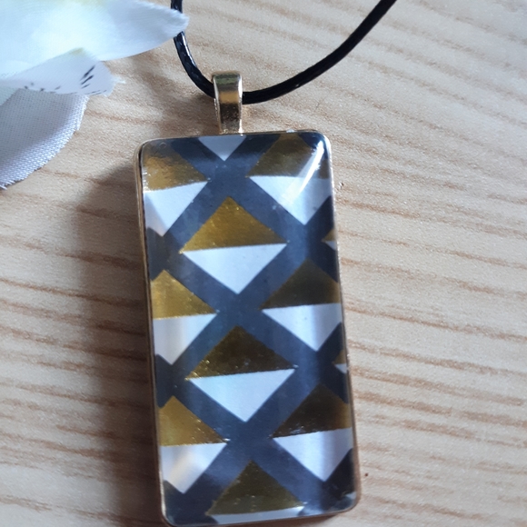 Geometric Pendant - Picture 2 of 3